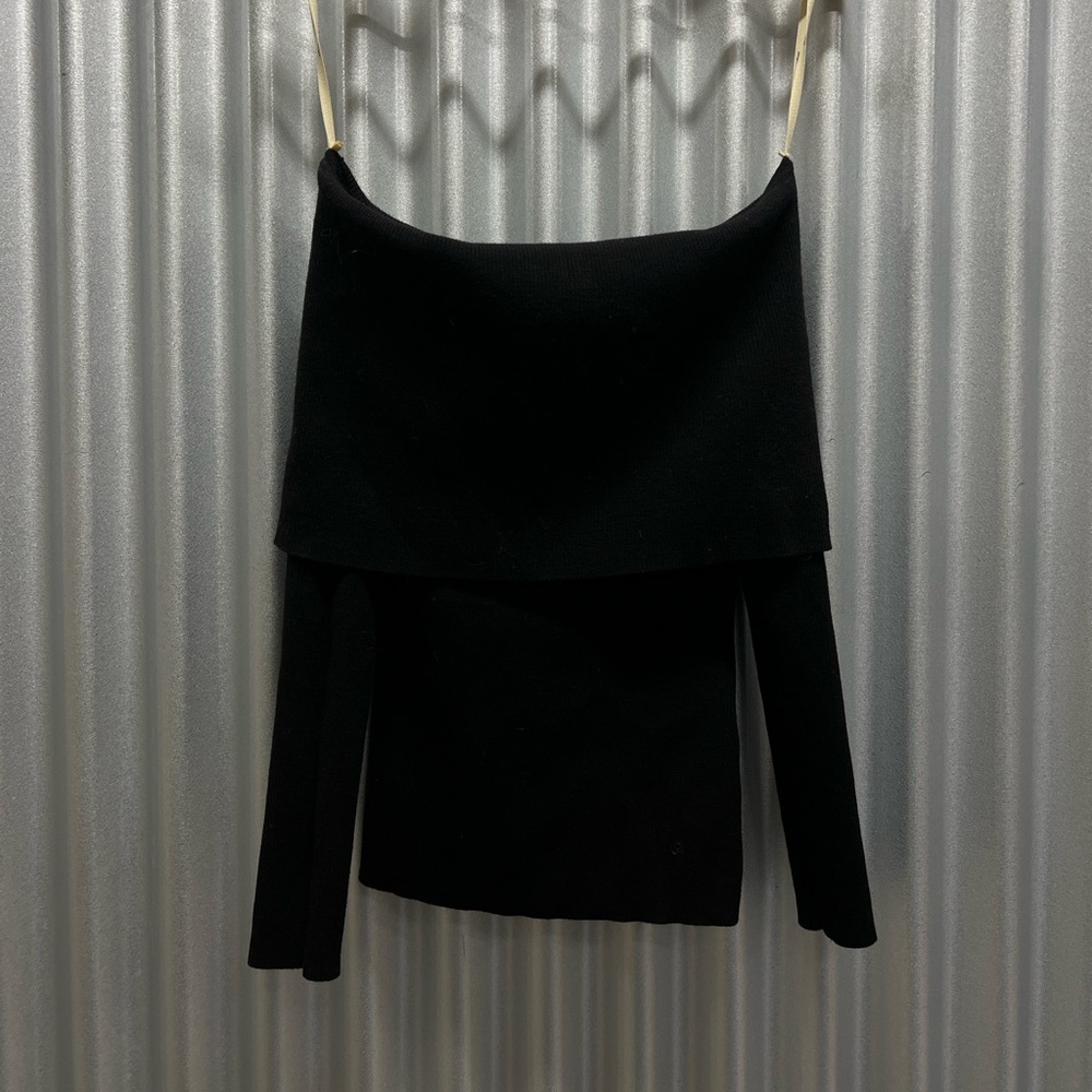 Aritzia Wilfred Off The Shoulder Sweater